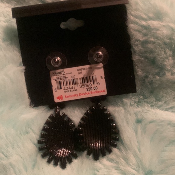 VERA WANG GOTH BLACK/BLACK CRYSTAL DANGLE LONG EARRINGS**NEW - Picture 3 of 5